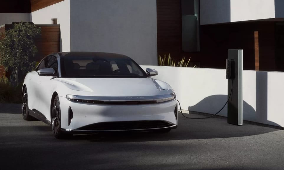 824 kilométert tud a gyakorlatban egy töltéssel a rekordhatékony legújabb amerikai elektromos autó