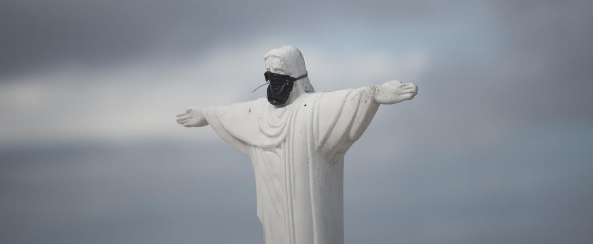 Brazíliában tombol a járány, de Bolsonarónak nem tetszenek a védelmi intézkedések