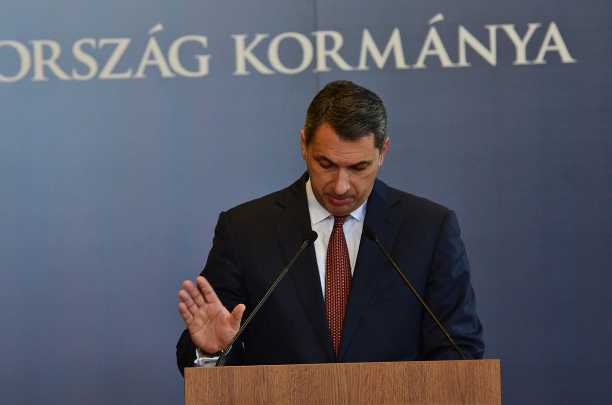 Lázár: Nem figyelik meg direktben a civil szervezeteket