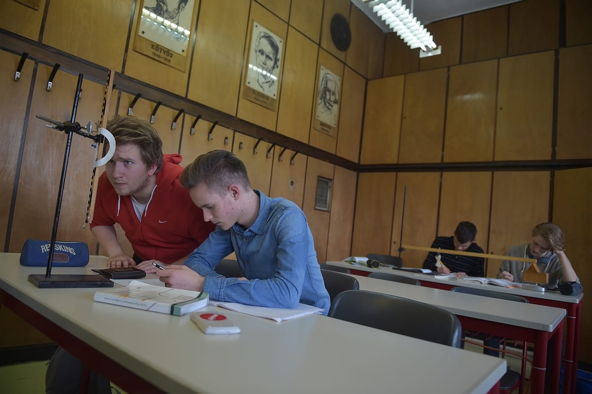 Hétköznapi gondokból lettek országos tanártüntetések