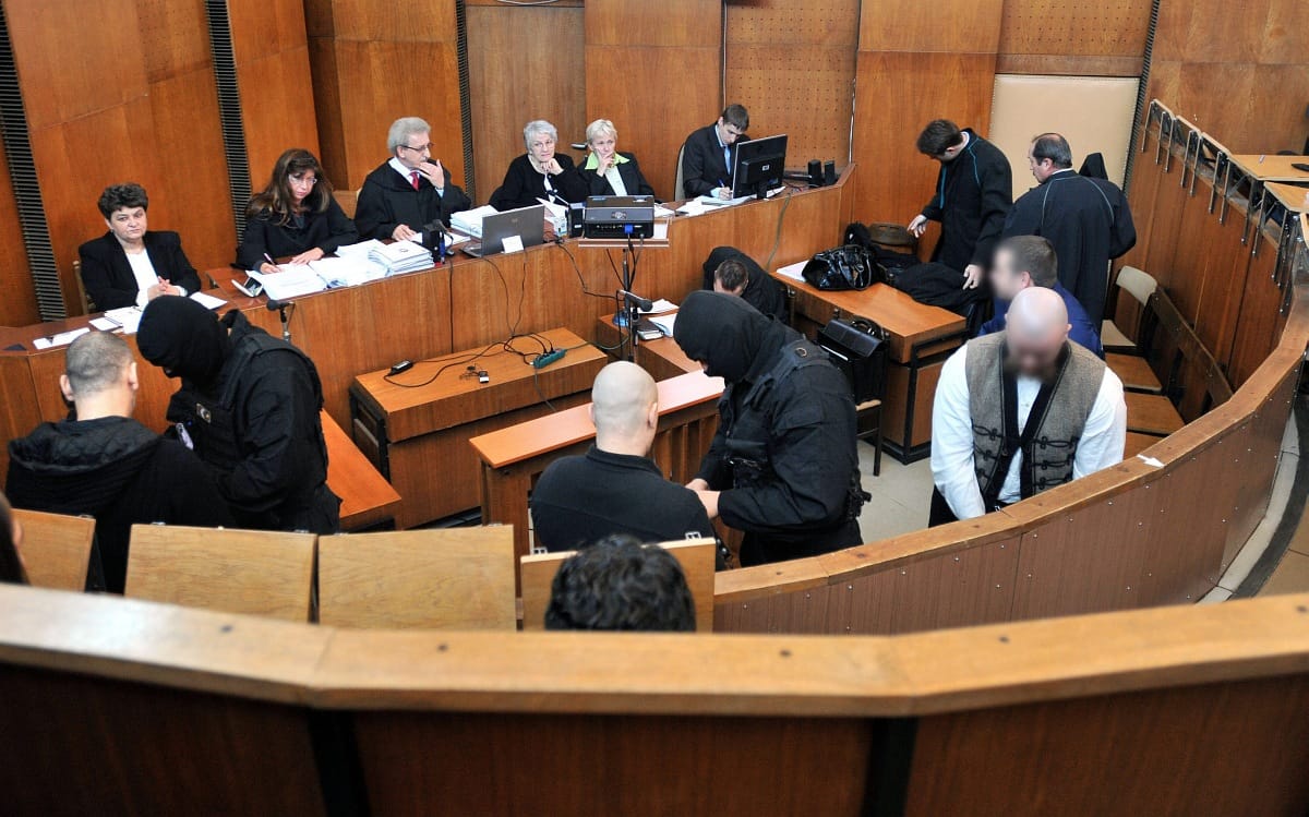Rosszul lett a tárgyaláson a romagyilkosságok elsőrendű vádlottja