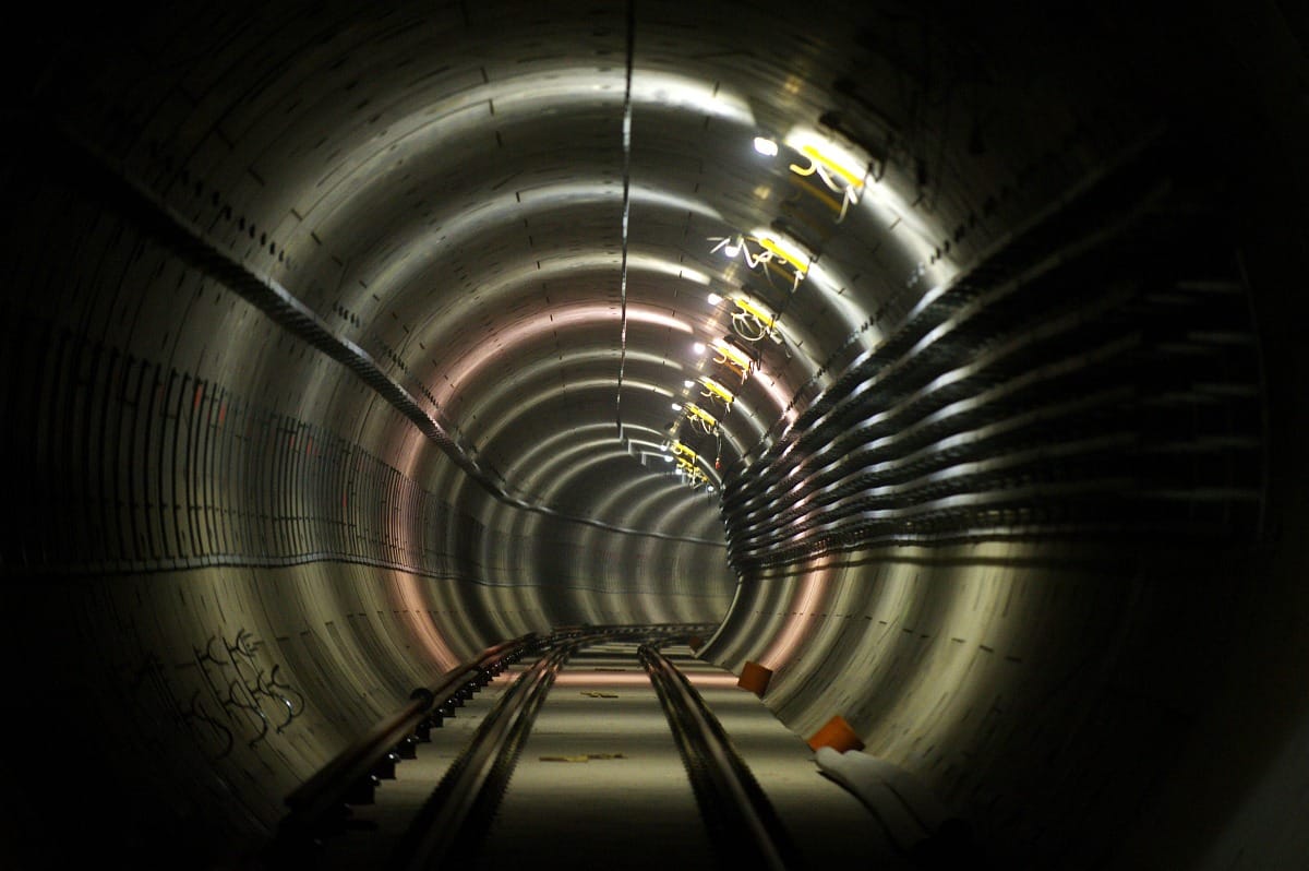 Füstölő metrók: a roncsderbi egy évig még biztosan folytatódik