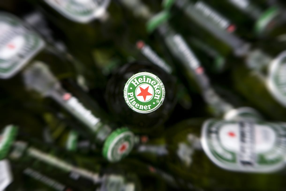 Hiába fújt visszavonulót a Heineken, marad a vörös csillagos törvényjavaslat