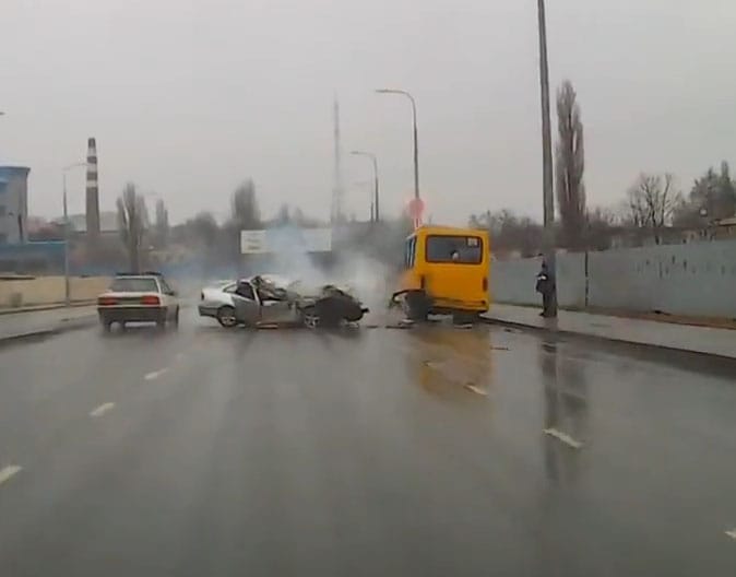Így járhat, aki ész nélkül tapossa a gázt az esőben
