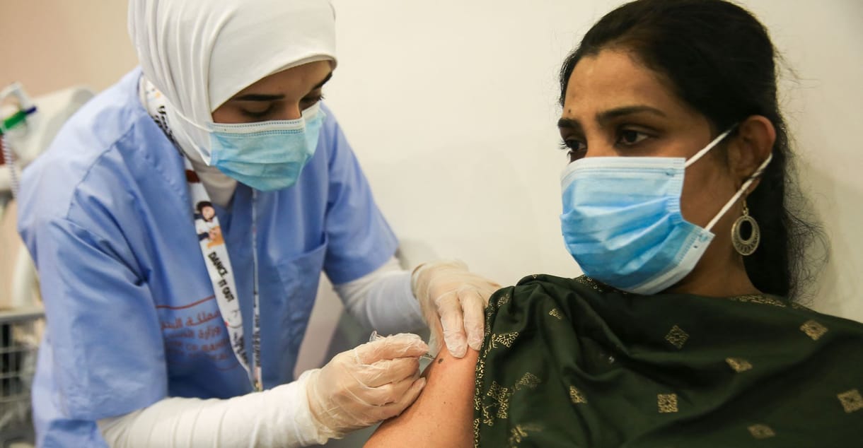 Pfizert adnak harmadik oltásként a Sinopharmmal oltottaknak Bahreinben