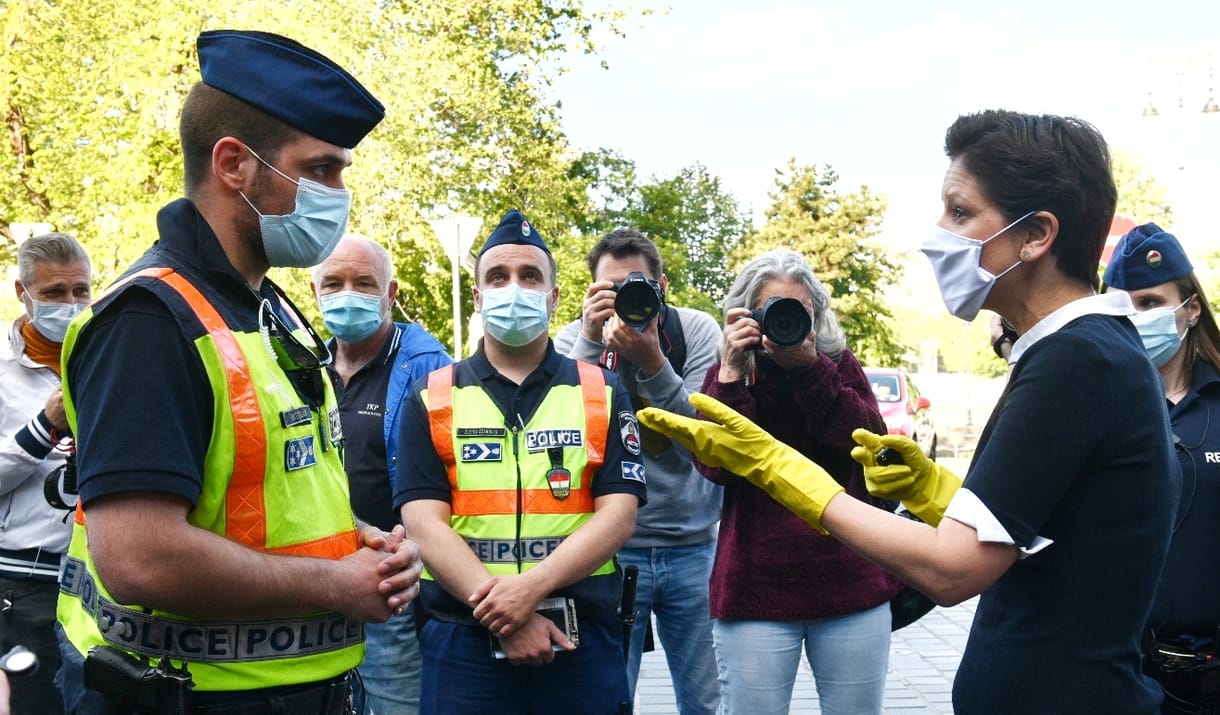 250 ezerre büntették Szél Bernadettet dudálásért