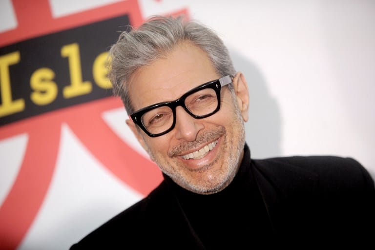 Óriási Jeff Goldblum-szobor sokkolja a londoniakat – fotók
