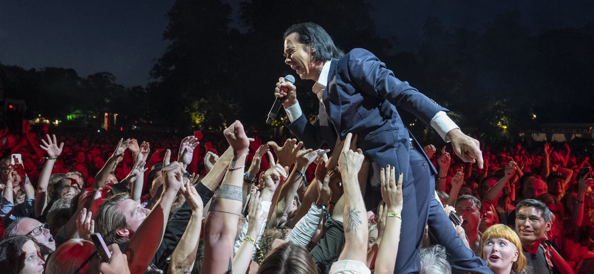 A szerelmes dal betölti a csendet Isten és köztünk – részlet a Hit, remény és vérontás című Nick Cave-interjúkötetből