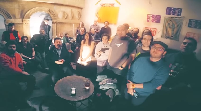 Szintet lépett a kutyapárt, most már énekelnek is, csak kapjanak pénzt – videó