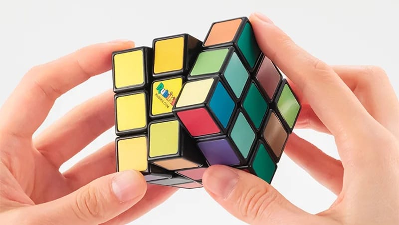 Videón az új Rubik-kocka, amit tényleg lehetetlen kirakni