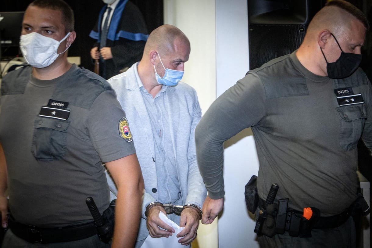 Durvul a szlovák maffiabotrány, sorban visznek be politikusokat, ügyészeket is