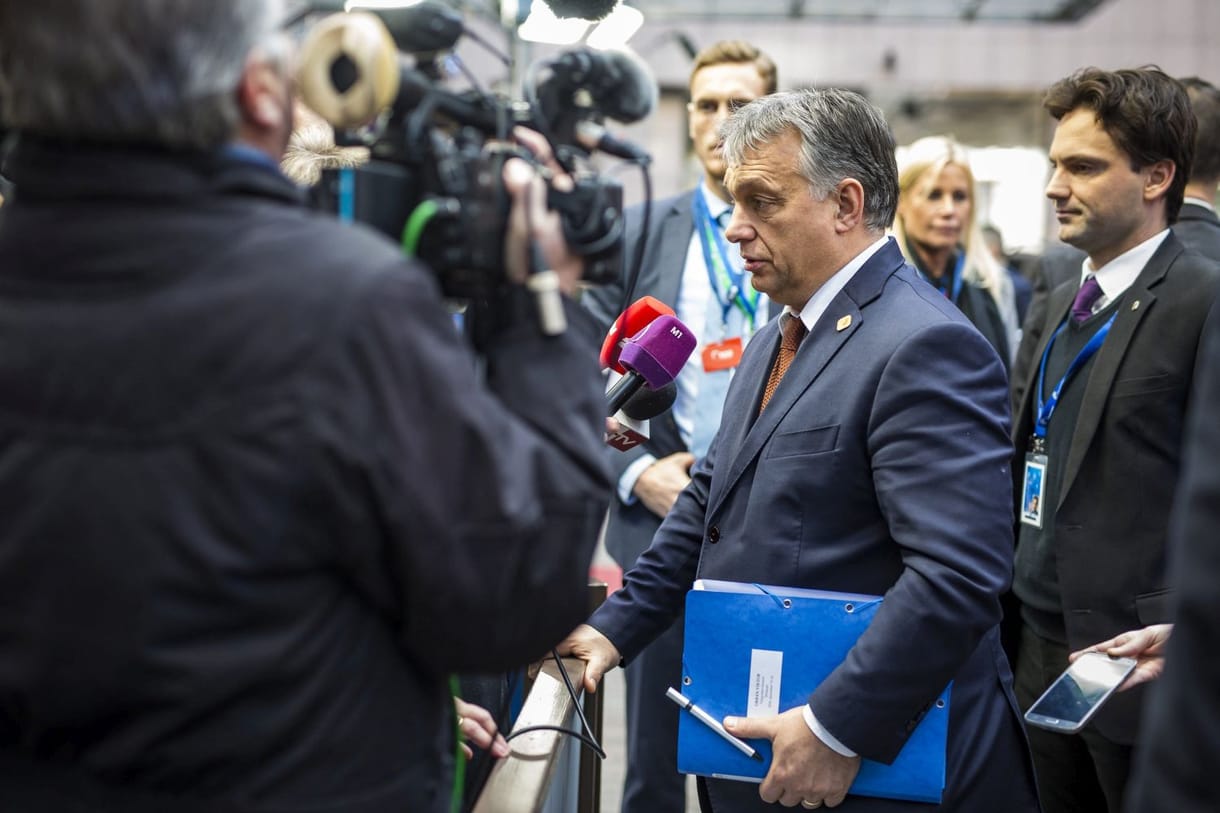 Orbán szerint Brüsszelben kezdik elfogadni a migránsok hazaszállítására vonatkozó ötletét
