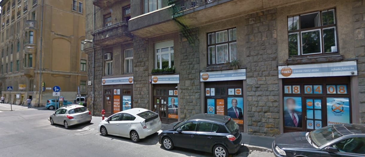 Összegraffitizték az újbudai Fidesz-irodát is