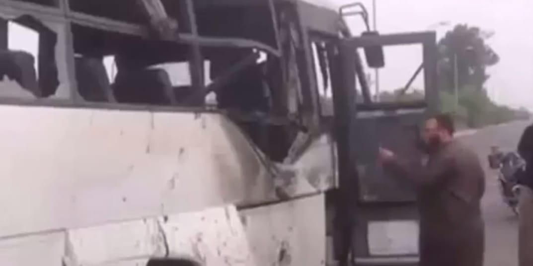 Merénylet egy kopt keresztényeket szállító busz ellen – videó