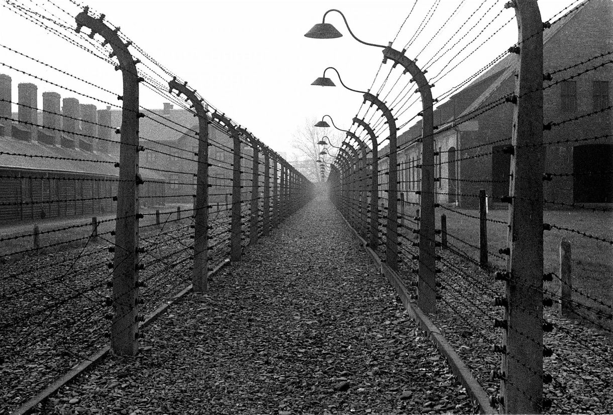 A náciknak zenélni Auschwitzban: Henry Jackson angol hadifogoly naplójából könyv lett