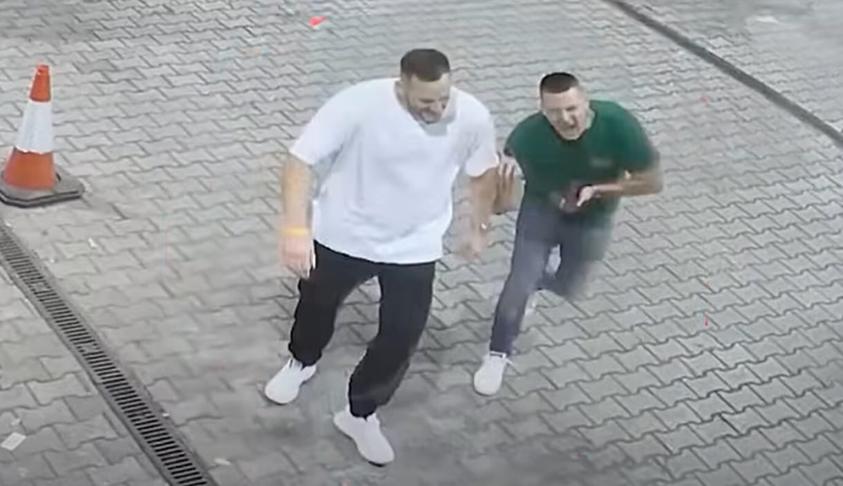 Keresik ezt a két férfit, mert Budán összevertek két másikat egy szórakozóhelyen