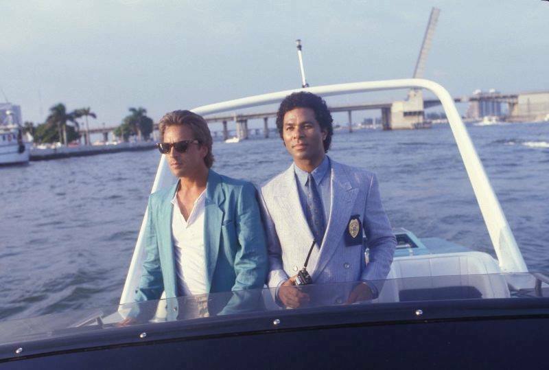 Kicsit erősnek tűnik 5,6 milliárd forint a Miami Vice szivar alakú motorcsónakjáért