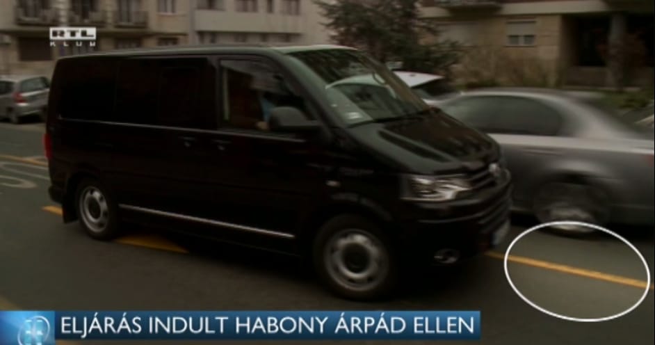 Eljárás indult Habony ellen a kisbuszos szabálytalankodás miatt