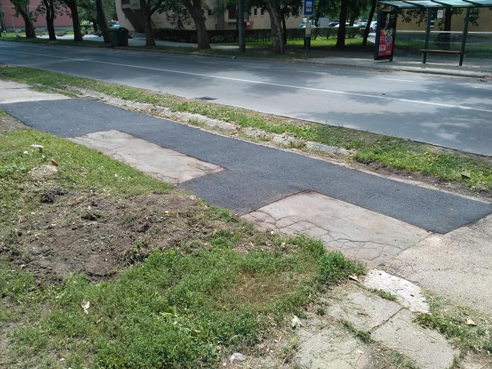 Mesteri módon 