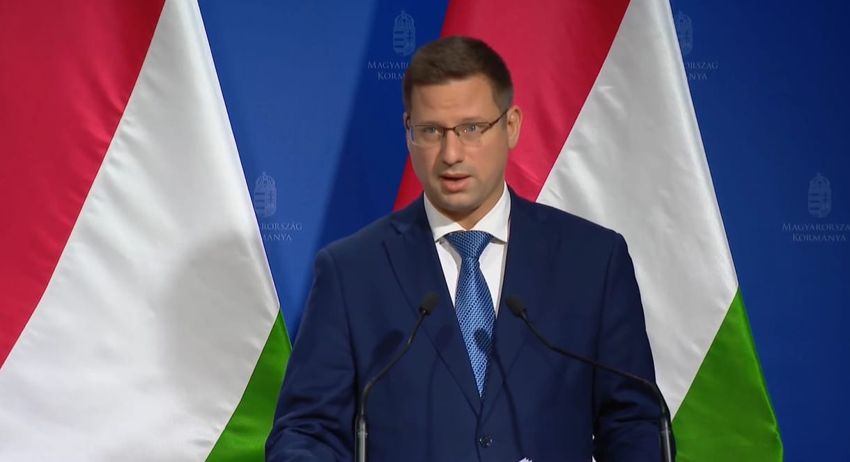 „Ez egy lepkefing” – mondta Gulyás Gergely a hangfelvételre, amelyen a békementalitás végéről beszél a honvédelmi miniszter