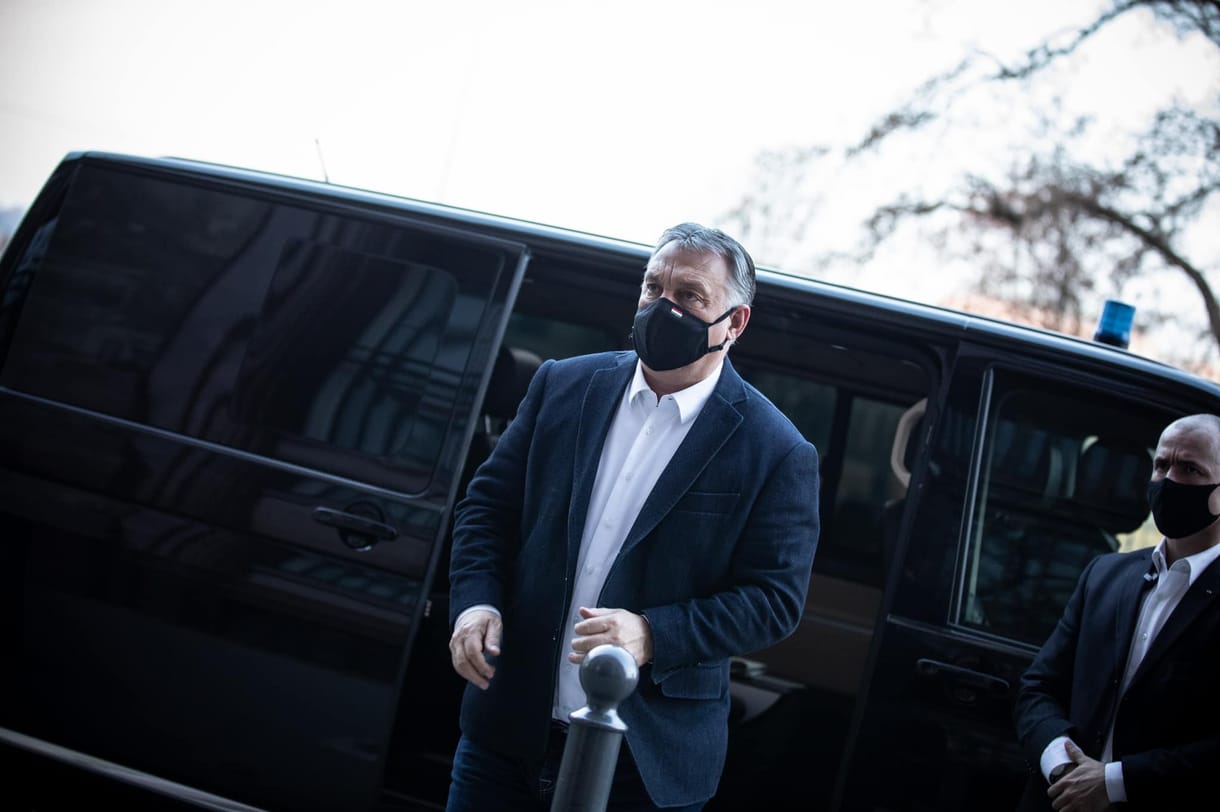 Orbán: Tovább lehetnek nyitva a boltok, később kezdődhet a kijárási tilalom