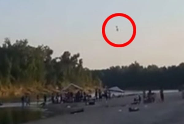 A rokonok is végignézték a kisrepülő balesetét (videó)