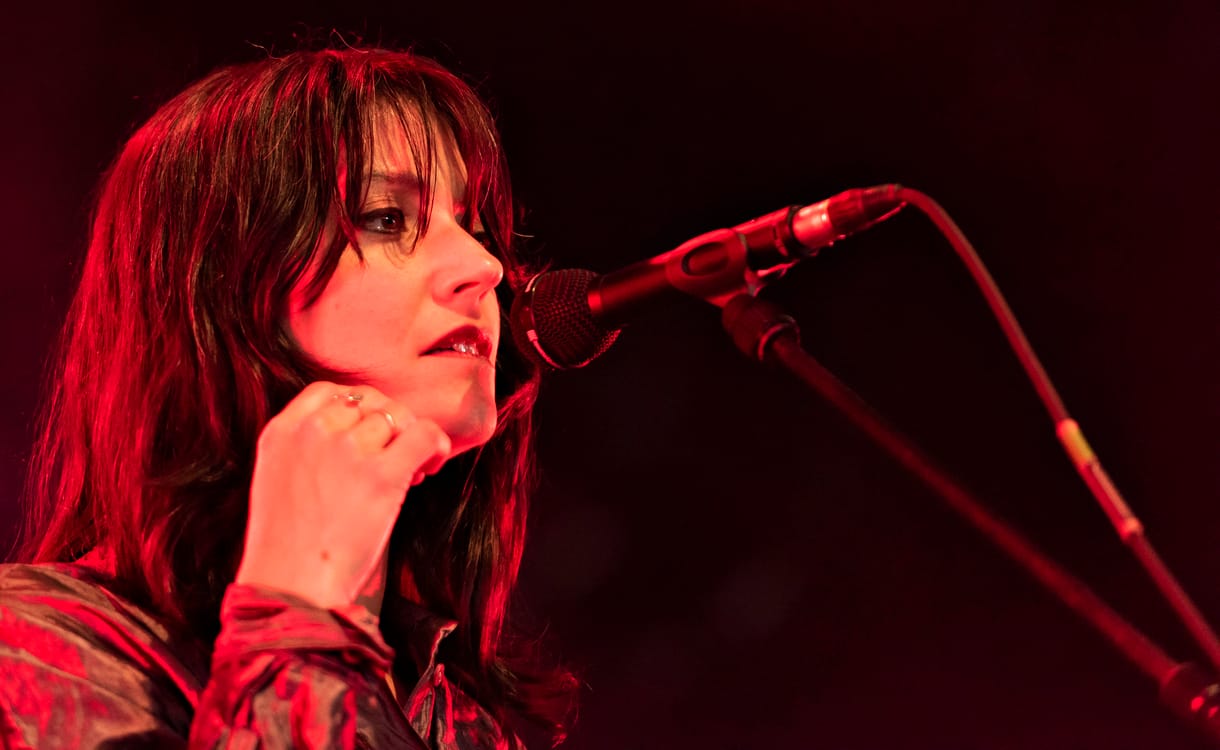 Szembenézés és terápia a dalszerző-énekes, Sharon Van Etten új albuma