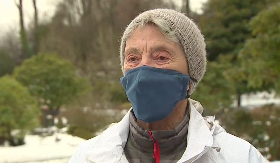 Egy 90 éves nő négy kilométert gyalogolt a 30 centiméteres hóban, hogy megkapja a vakcinát