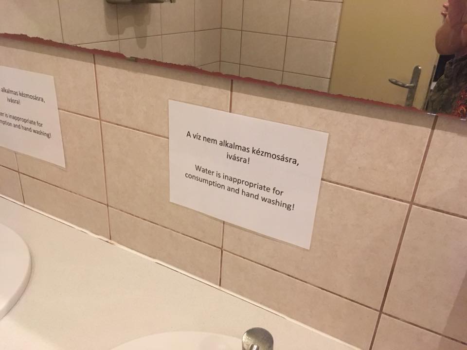 A víz nem alkalmas se ivásra, se kézmosásra - üzenik az egyik Mol-kúton