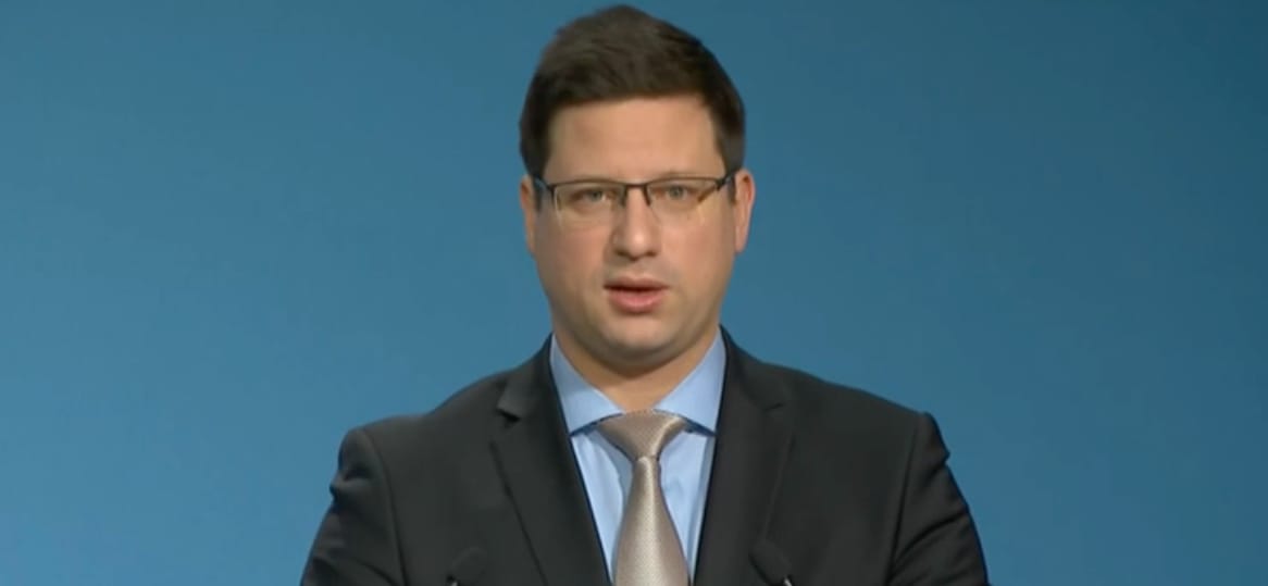 Gulyás Gergely: Nem növeli a járványügyi veszélyt, ha tovább van együtt a család