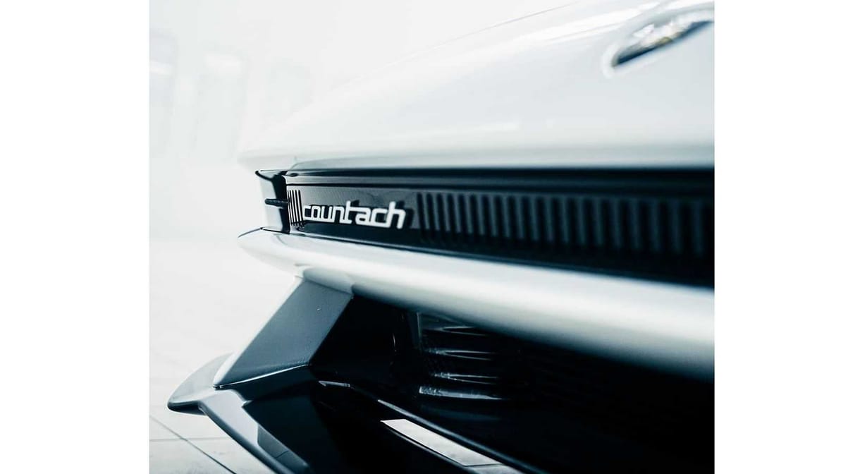 Íme az új Lamborghini Countach első gyári fotói