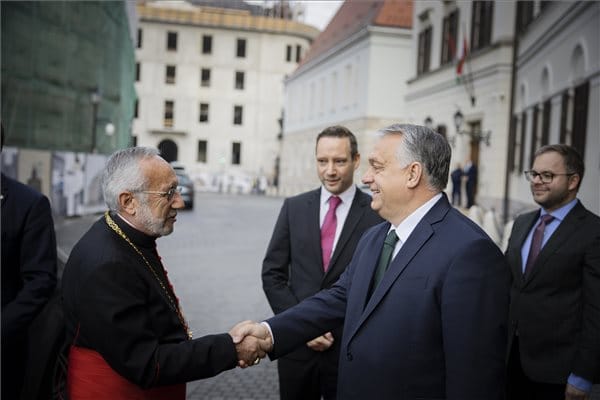 Kitüntette Orbán Viktort az örmény katolikus egyház