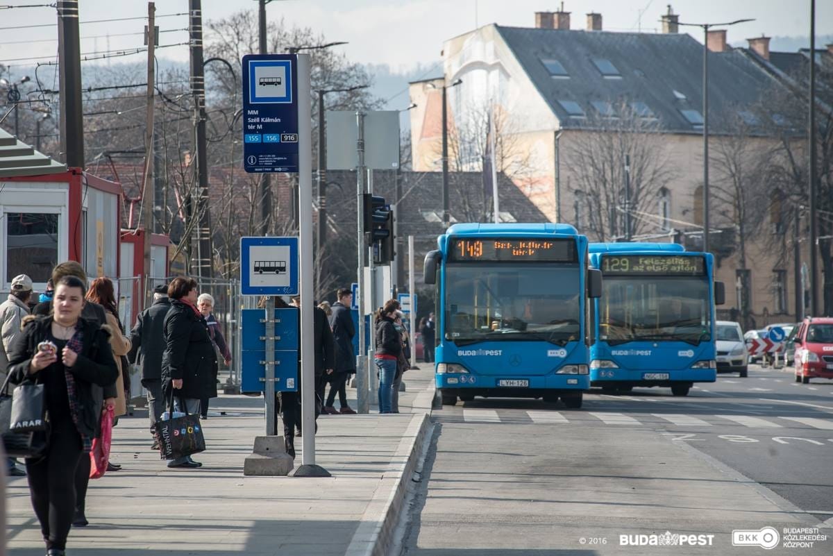 Több száz millióért építheti ki az OTP a BKK e-jegyrendszerét