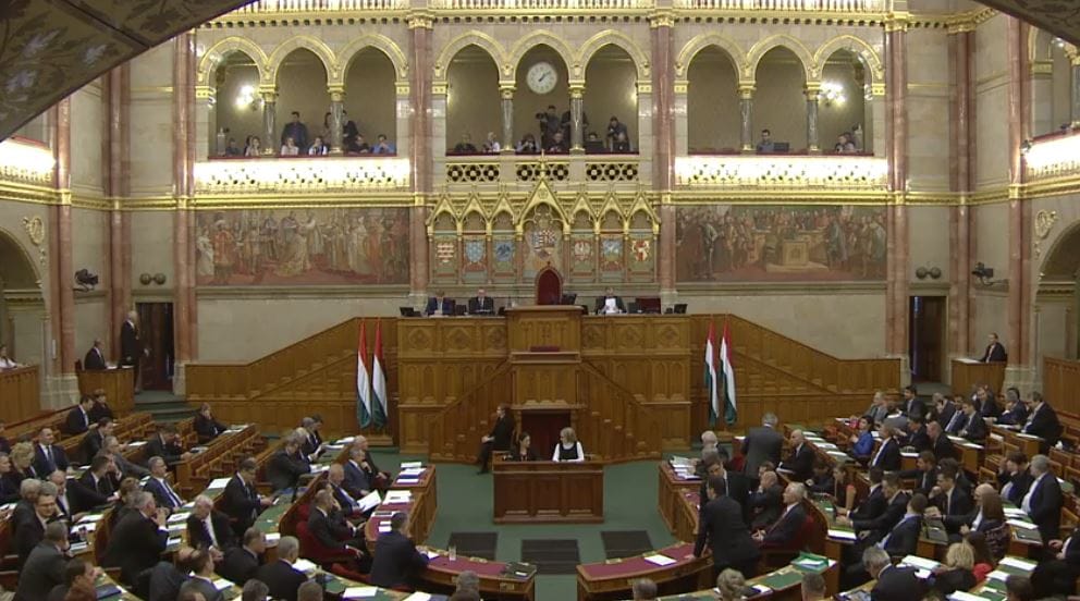 A Jobbik cigányozott, a Fidesz sorosgyörgyözött a parlamentben