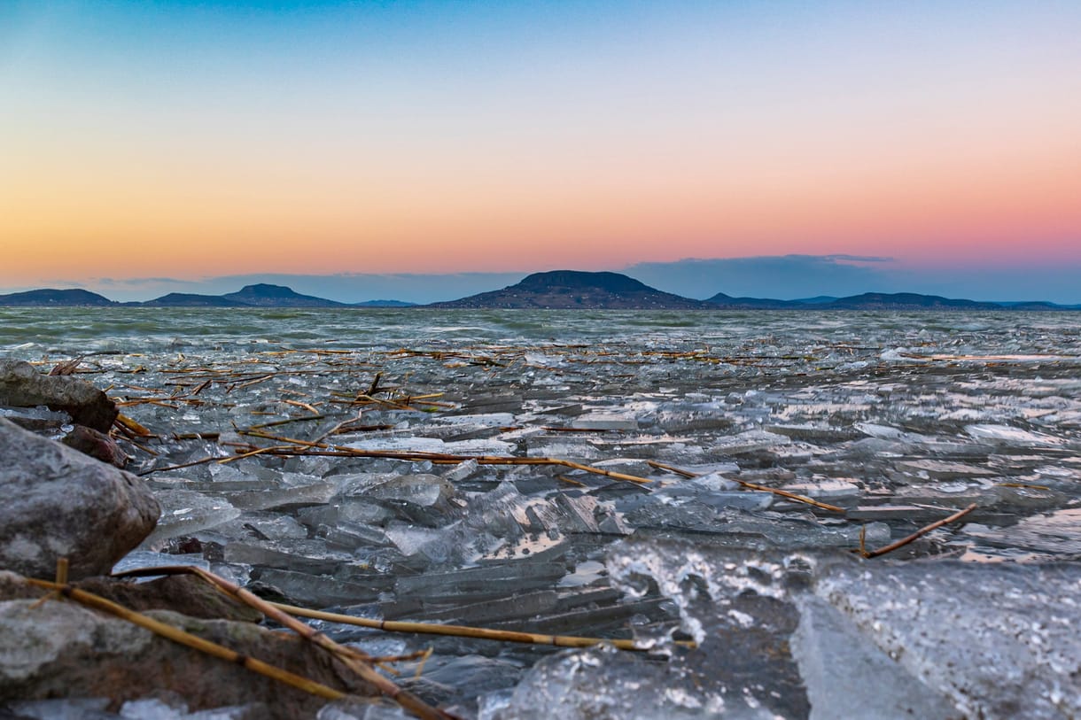 Kevesebb nádat aratnak a Balatonnál, mint kellene