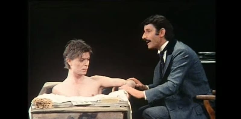 Meghalt az író, akinek a főhősét David Bowie is eljátszotta