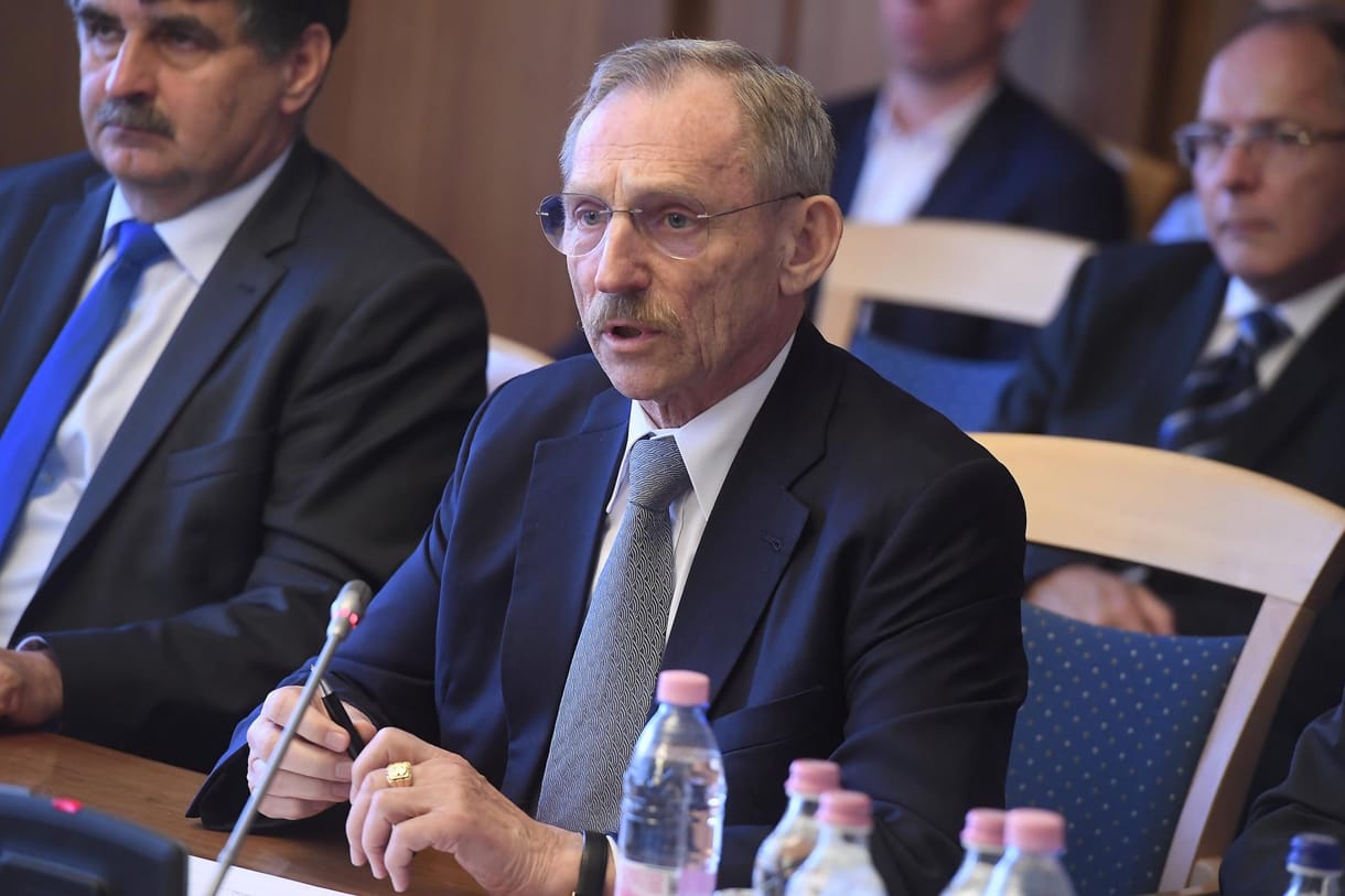 A Honvédelmi bizottságban is bepróbálkoznának Pintér meghallgatásával Pegasus-ügyben