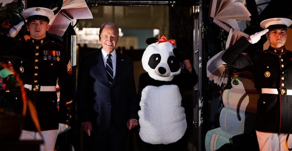 Joe Biden felesége pandának öltözött Halloweenre – videó