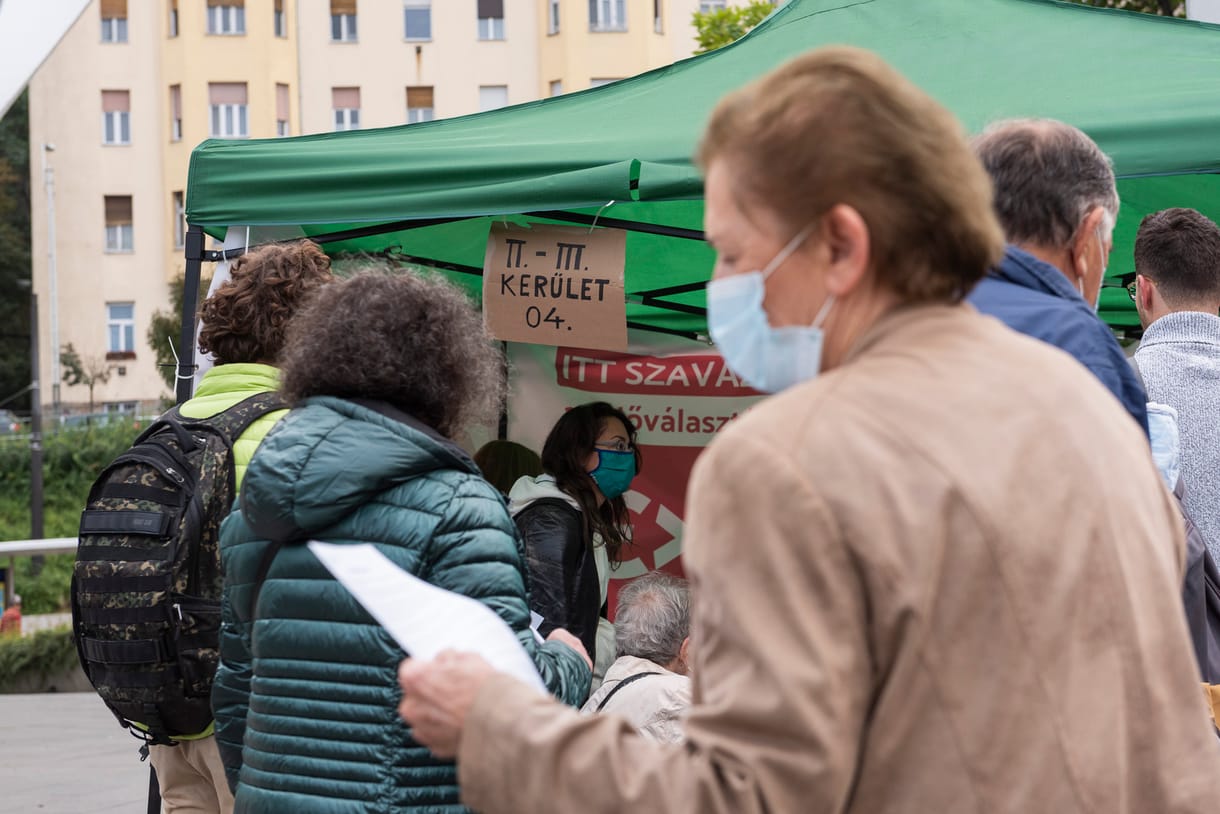 Előválasztás: az online előregisztráció reggel még nem ment, de 10 órára megjavult a rendszer