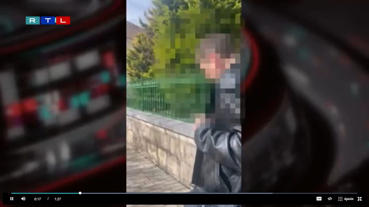 Videón, ahogy lehajtott fejjel menekül az RTL kérdései elől a bicskei református lelkész