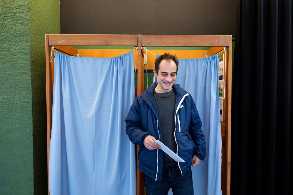 A Kutya Párt elnöke Vitézyvel kampányol, aki Kovács Gergelyre szavaz az előválasztáson