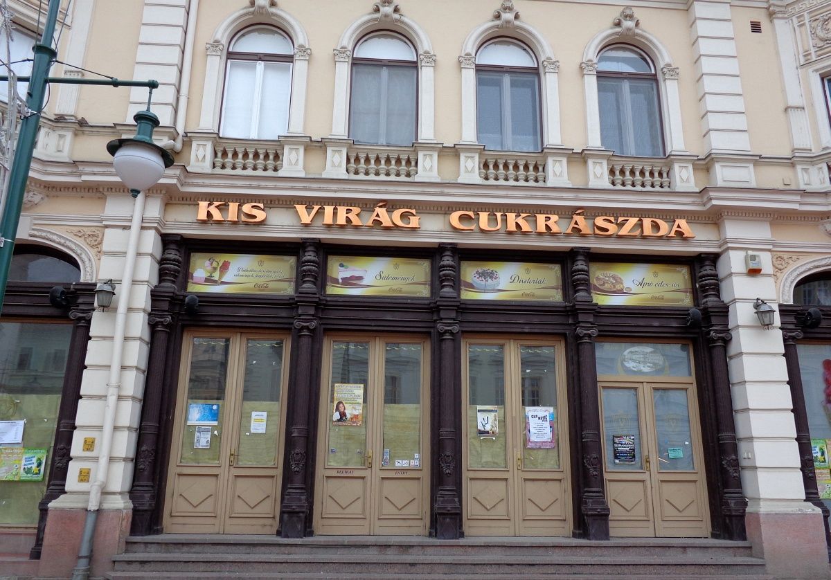 A választásokra kinyithat a legendás cukrászda