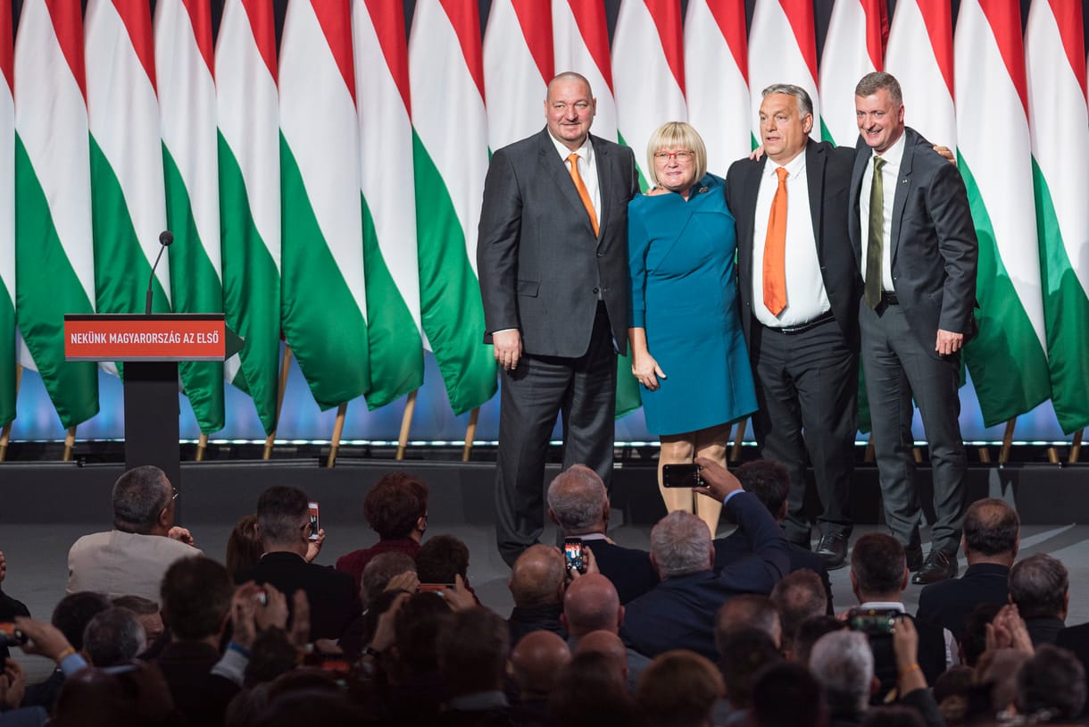 Závecz: Még mindig vezet az ellenzék, de gyorsan jön föl a Fidesz