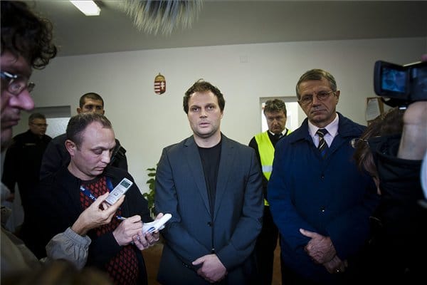 A nyomozás lezárásáig nem indít pert az állam a Mal ellen