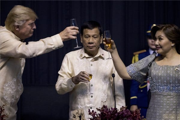 A véreskezű Duterte úgy döntött, ideje támogatnia a melegházasságot