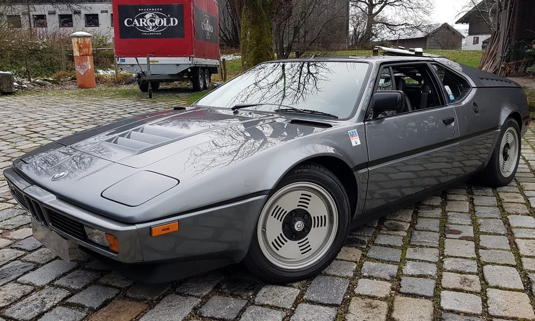 Vissza a 80-as évekbe: szuperritka és alig használt BMW M1 várja új gazdáját