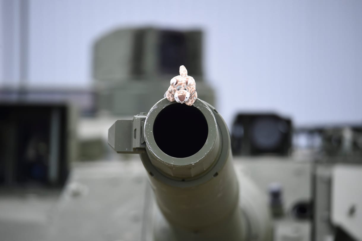 Die Zeit-kommentár: Varsónak lassan elege lesz a német tipródásból, akár egyedül is lép Leopard-ügyben