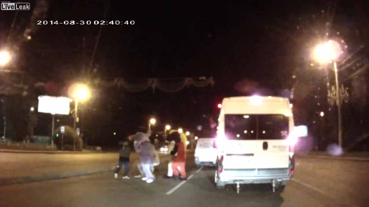 Már jelmezesek is bunyóznak az orosz közlekedésben – videó