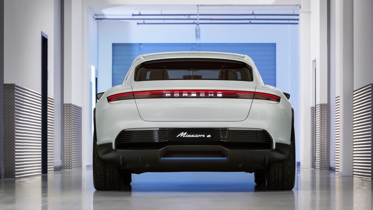 400 km hatótáv, 600 lóerő – itt az újabb elektromos Porsche terve