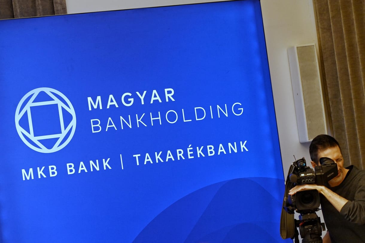 Több ügyvéd panaszkodik Bankholdingra